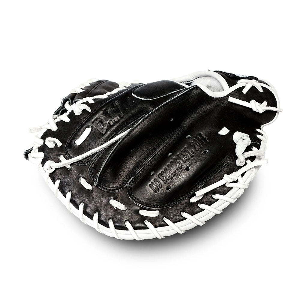 No Errors E2 1PC DWC Series - Catchers Mitt is designed for the avid catcher